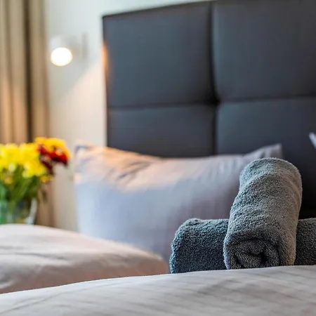 Prora - Ferienwohnung Mit Balkon, Meerblick Und E Ladestation - Ostseeliebe Binz